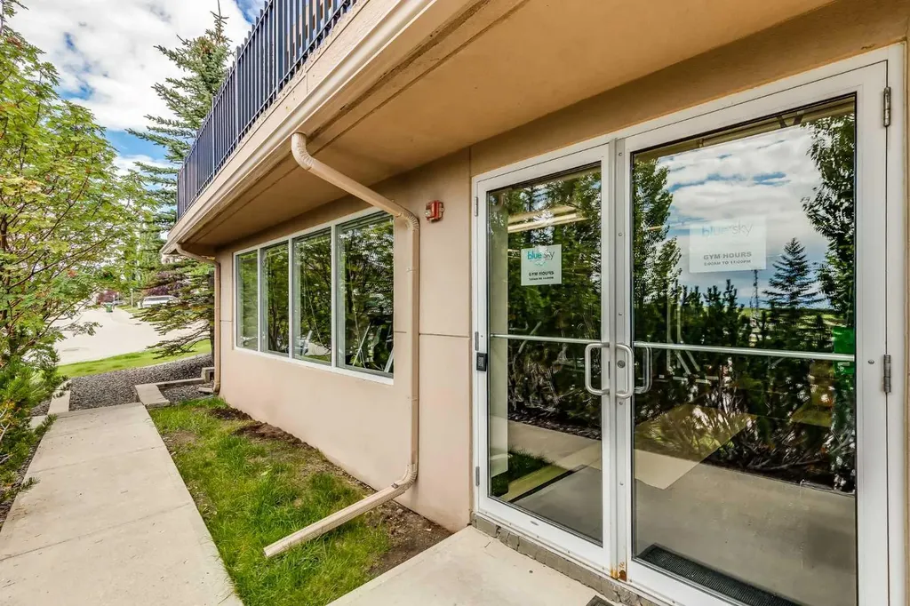 181 Rockyledge View NW Calgary AB T3G 6B1