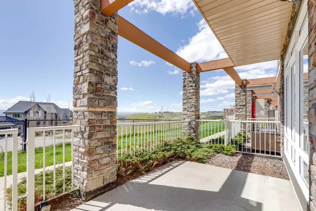 181 Rockyledge View NW Calgary AB T3G 6B1