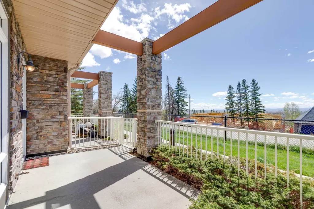 181 Rockyledge View NW Calgary AB T3G 6B1