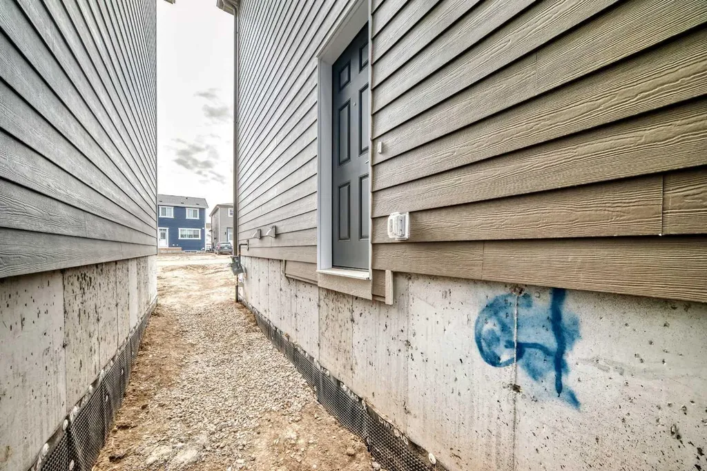36 Mercado Road SE Calgary AB T3M 3Y4