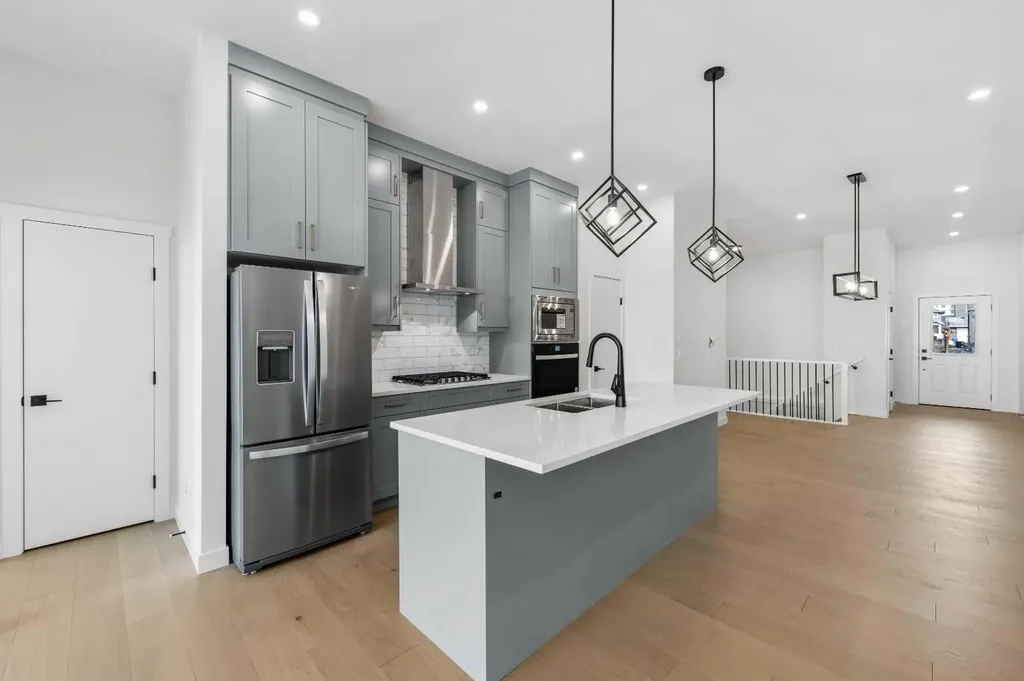 19 Wolf Crescent Okotoks AB T1S 5V1