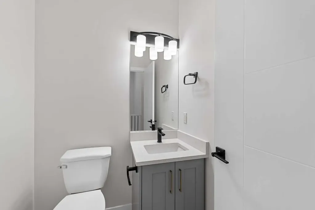 19 Wolf Crescent Okotoks AB T1S 5V1