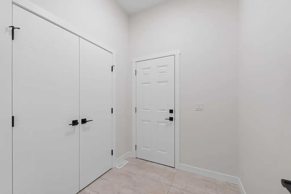 19 Wolf Crescent Okotoks AB T1S 5V1