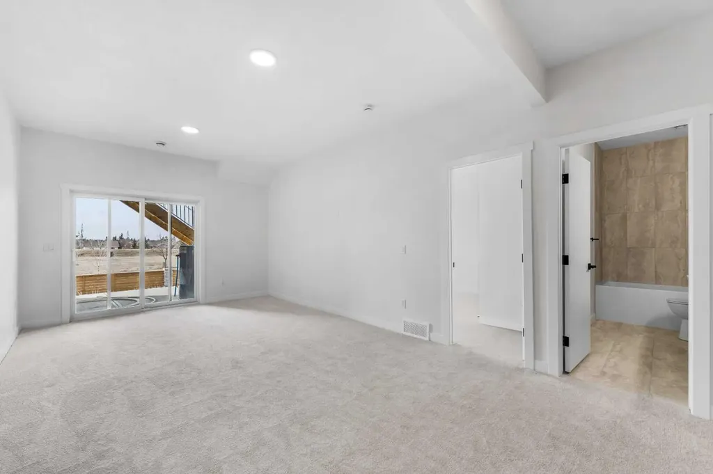 19 Wolf Crescent Okotoks AB T1S 5V1