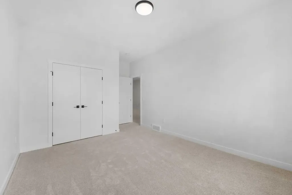 19 Wolf Crescent Okotoks AB T1S 5V1