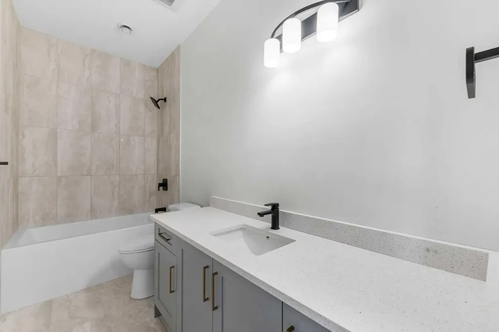 19 Wolf Crescent Okotoks AB T1S 5V1