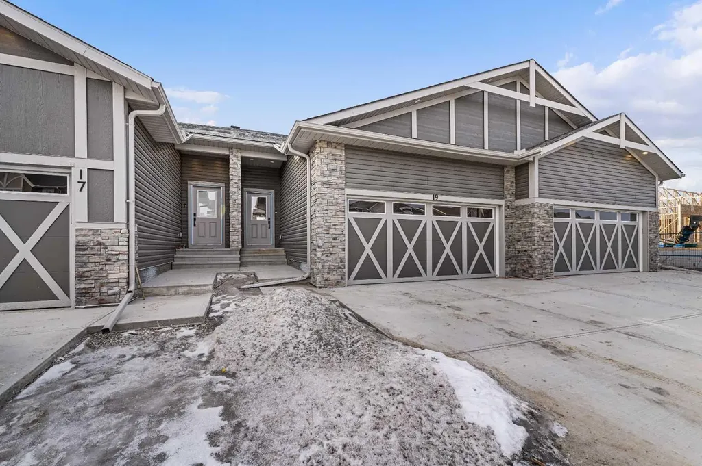 19 Wolf Crescent Okotoks AB T1S 5V1