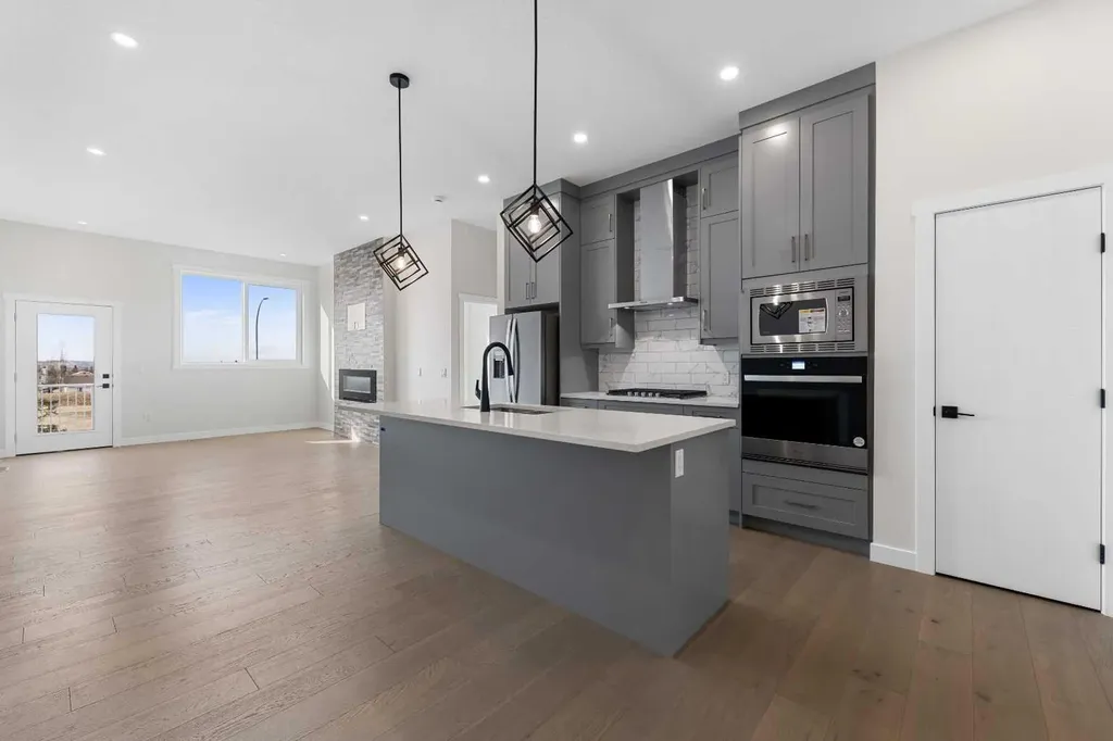 19 Wolf Crescent Okotoks AB T1S 5V1
