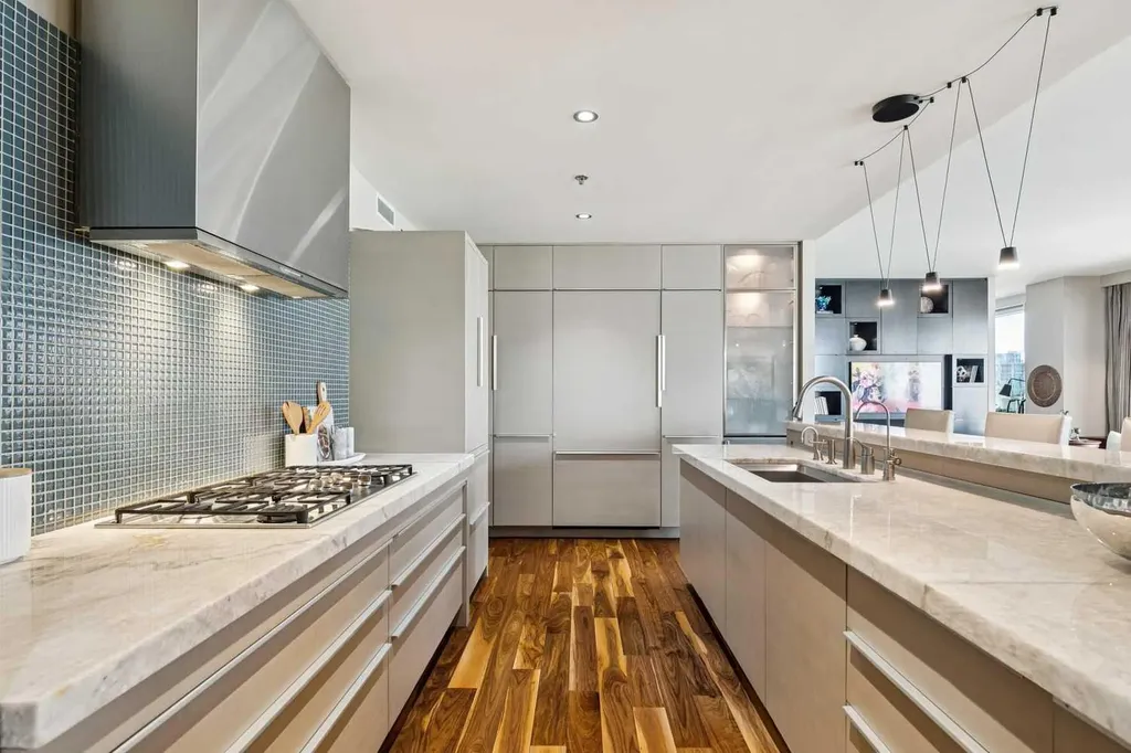 108 9 Avenue SW Calgary AB T2P 0S9