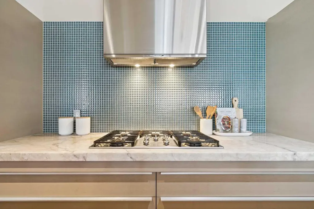 108 9 Avenue SW Calgary AB T2P 0S9