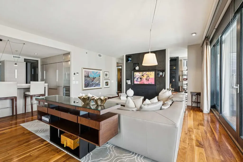 108 9 Avenue SW Calgary AB T2P 0S9