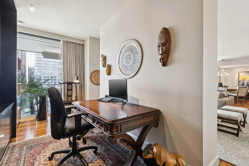 108 9 Avenue SW Calgary AB T2P 0S9