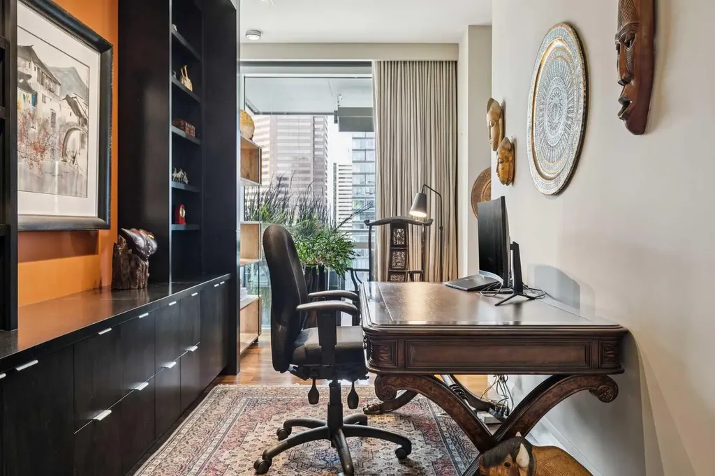 108 9 Avenue SW Calgary AB T2P 0S9