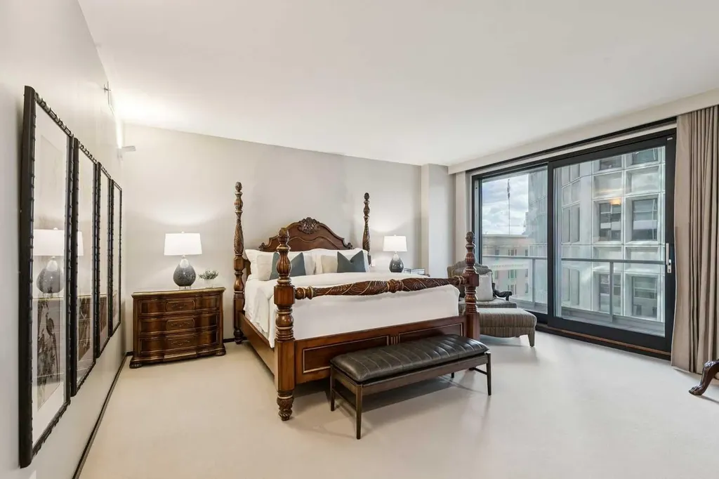 108 9 Avenue SW Calgary AB T2P 0S9