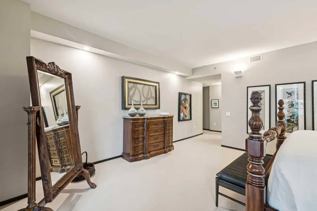 108 9 Avenue SW Calgary AB T2P 0S9