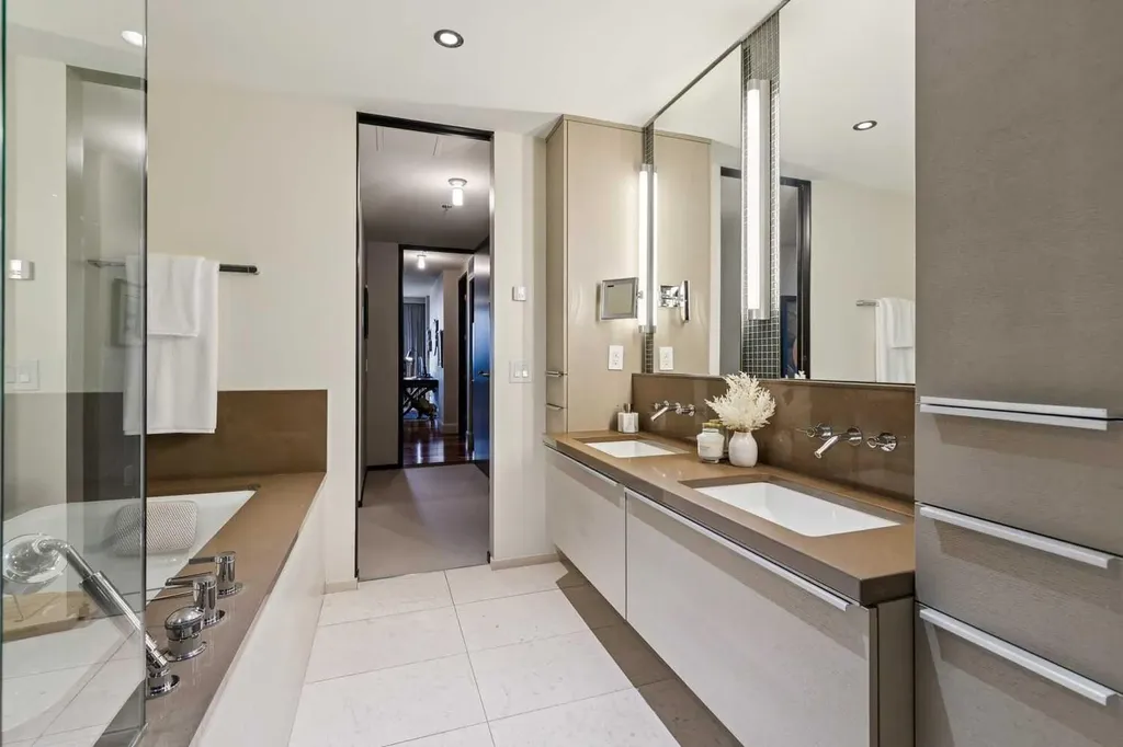 108 9 Avenue SW Calgary AB T2P 0S9