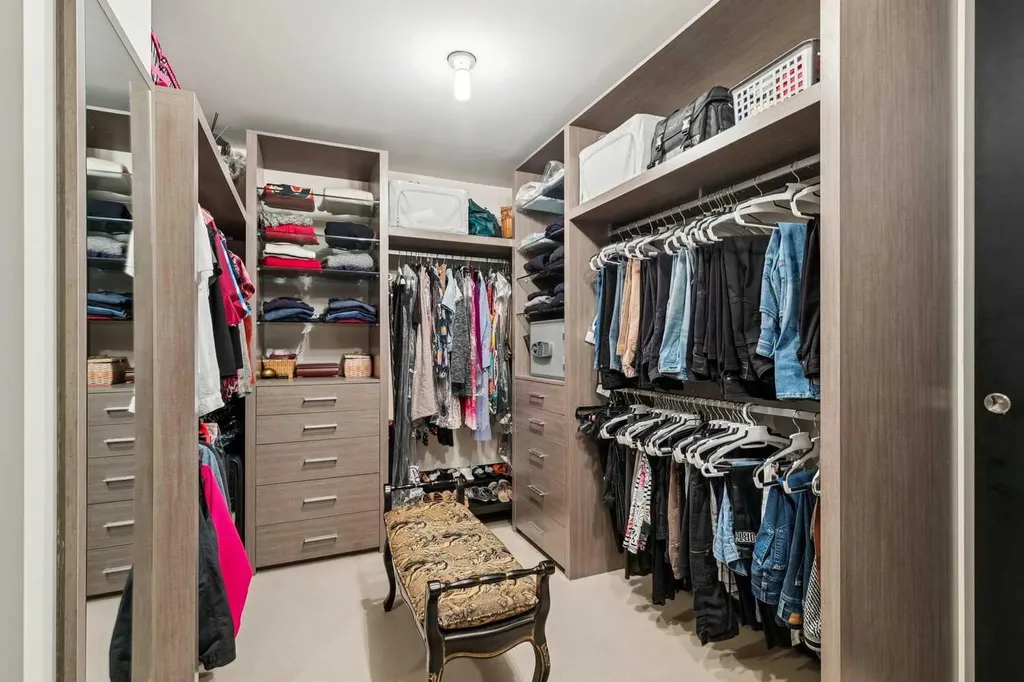 108 9 Avenue SW Calgary AB T2P 0S9
