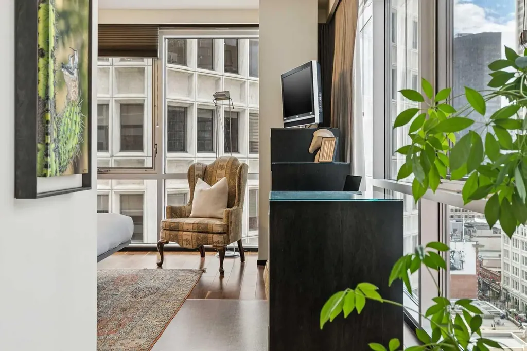 108 9 Avenue SW Calgary AB T2P 0S9