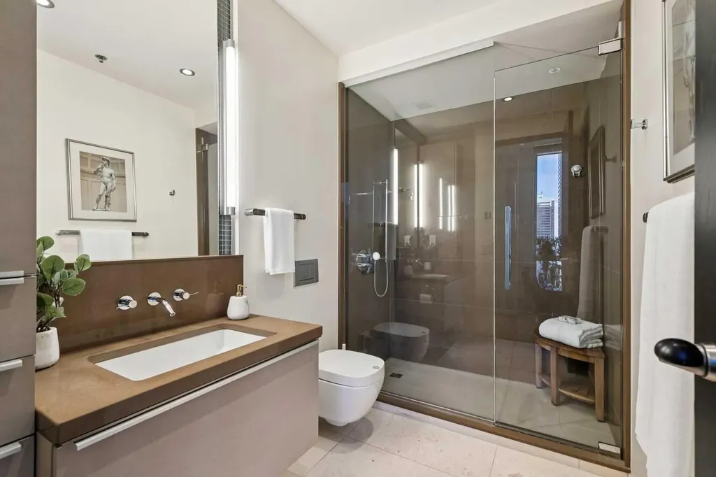 108 9 Avenue SW Calgary AB T2P 0S9