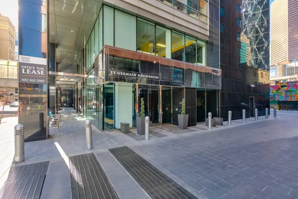 108 9 Avenue SW Calgary AB T2P 0S9