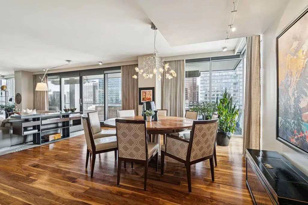 108 9 Avenue SW Calgary AB T2P 0S9