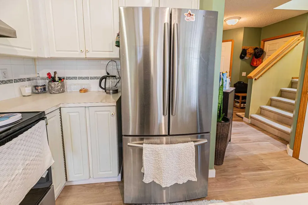18 Coral Springs Circle NE Calgary AB T3J 3P4