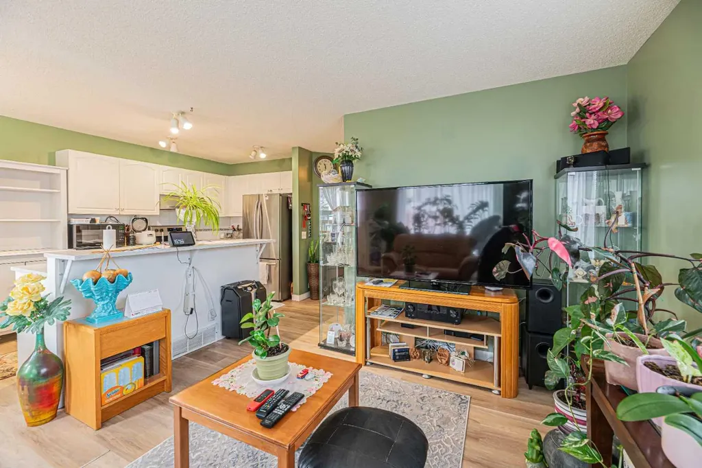 18 Coral Springs Circle NE Calgary AB T3J 3P4