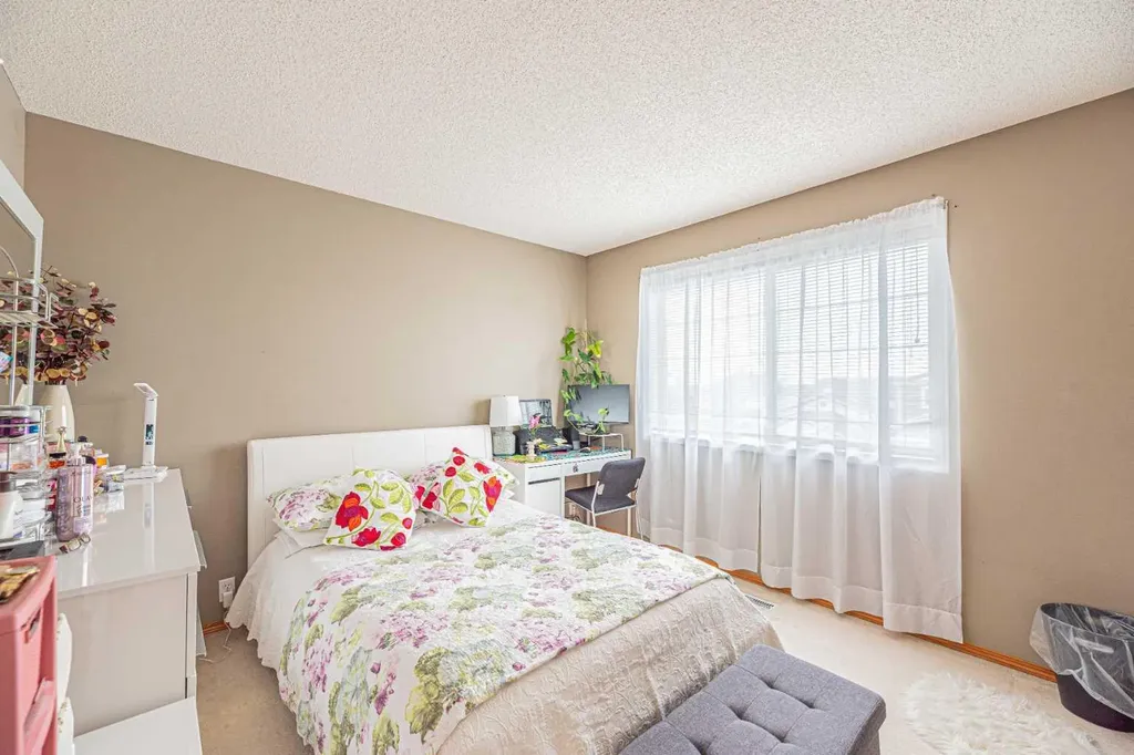18 Coral Springs Circle NE Calgary AB T3J 3P4