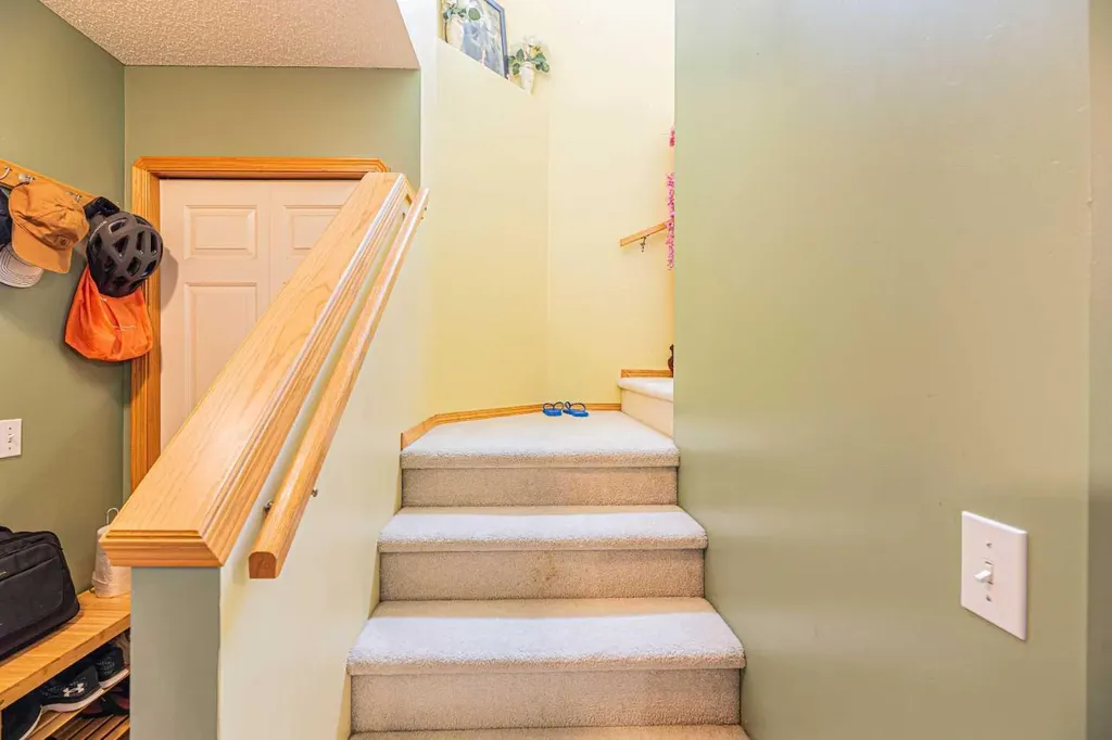 18 Coral Springs Circle NE Calgary AB T3J 3P4