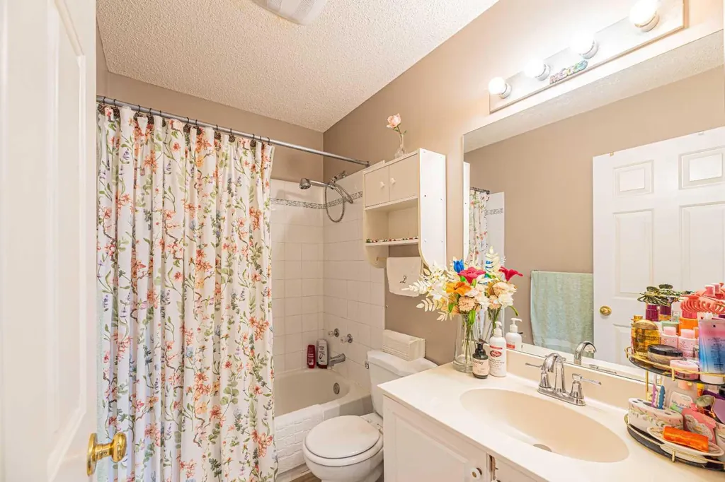 18 Coral Springs Circle NE Calgary AB T3J 3P4