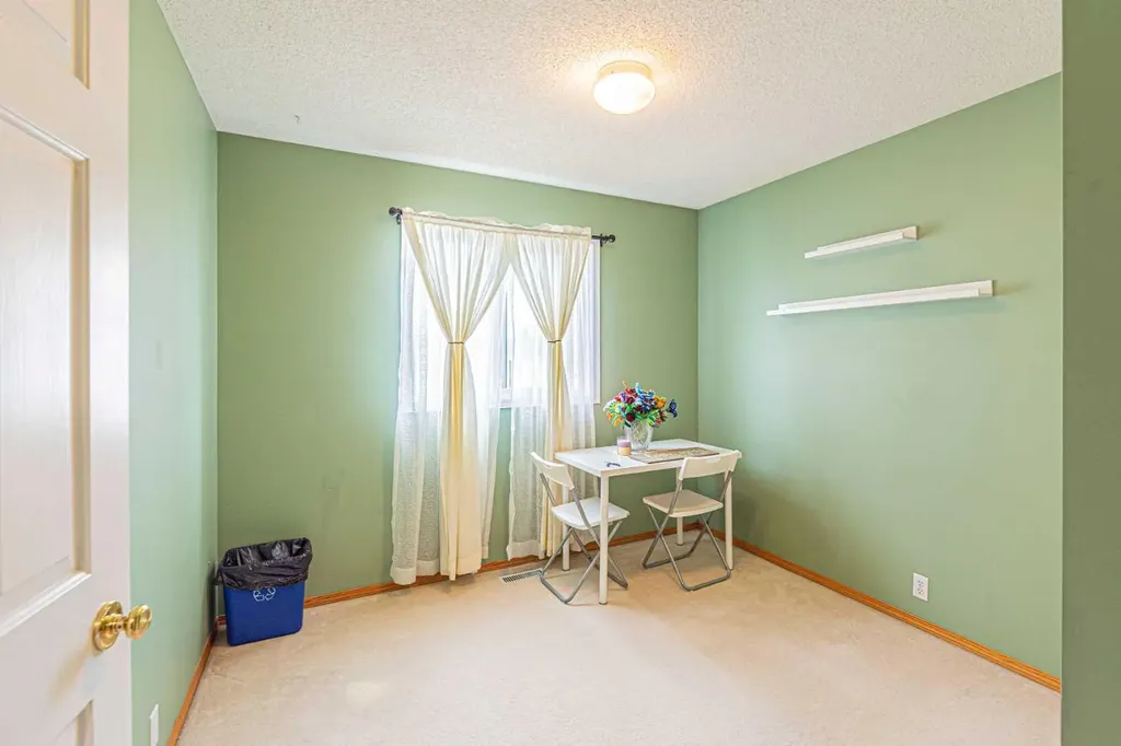 18 Coral Springs Circle NE Calgary AB T3J 3P4