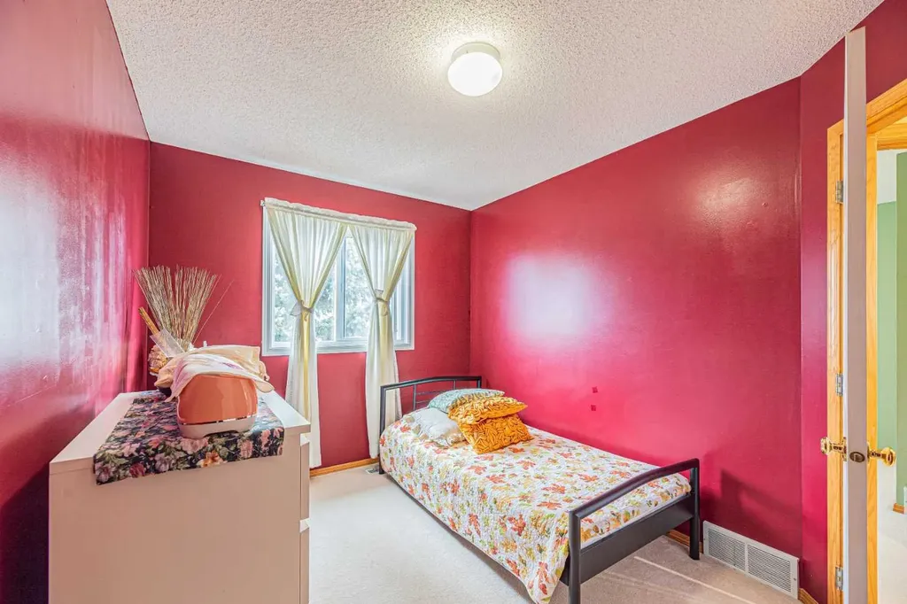 18 Coral Springs Circle NE Calgary AB T3J 3P4