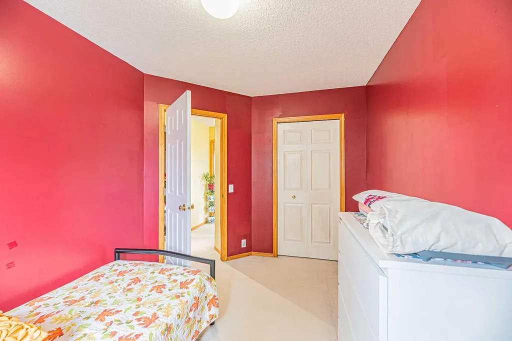 18 Coral Springs Circle NE Calgary AB T3J 3P4
