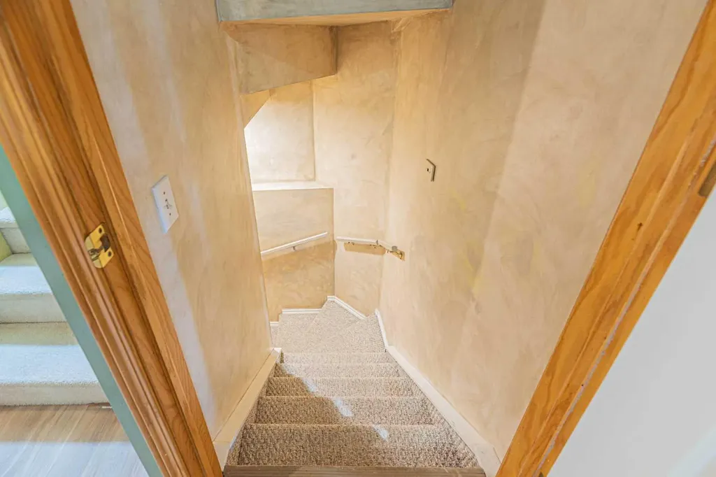 18 Coral Springs Circle NE Calgary AB T3J 3P4