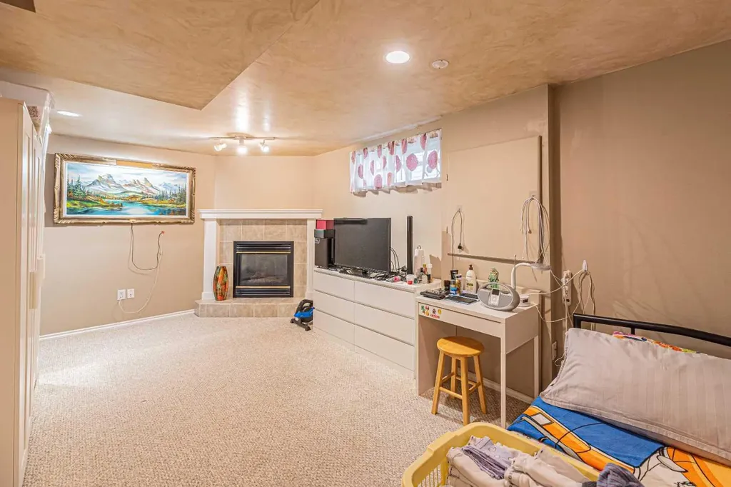 18 Coral Springs Circle NE Calgary AB T3J 3P4