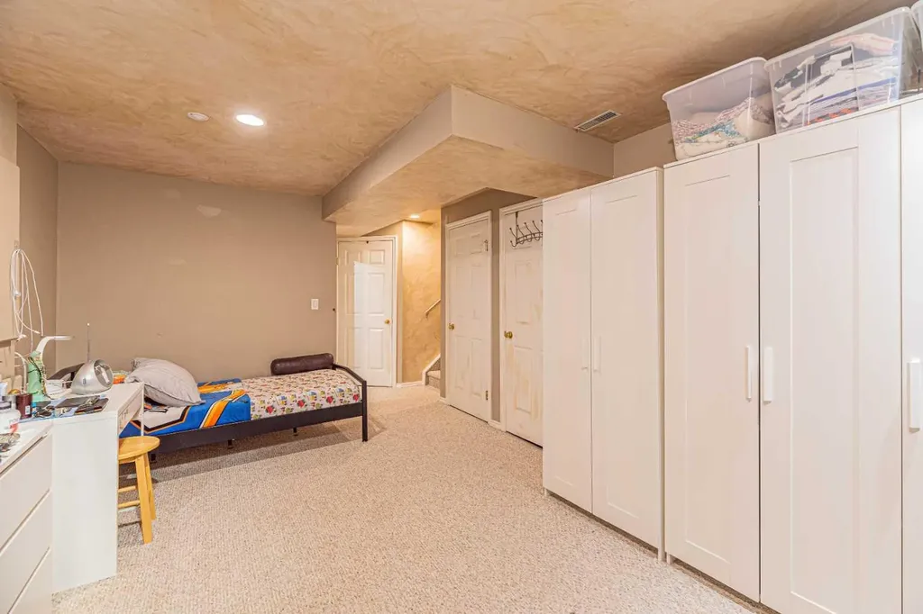18 Coral Springs Circle NE Calgary AB T3J 3P4
