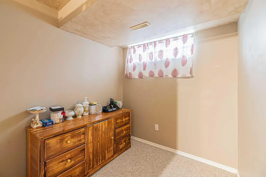 18 Coral Springs Circle NE Calgary AB T3J 3P4