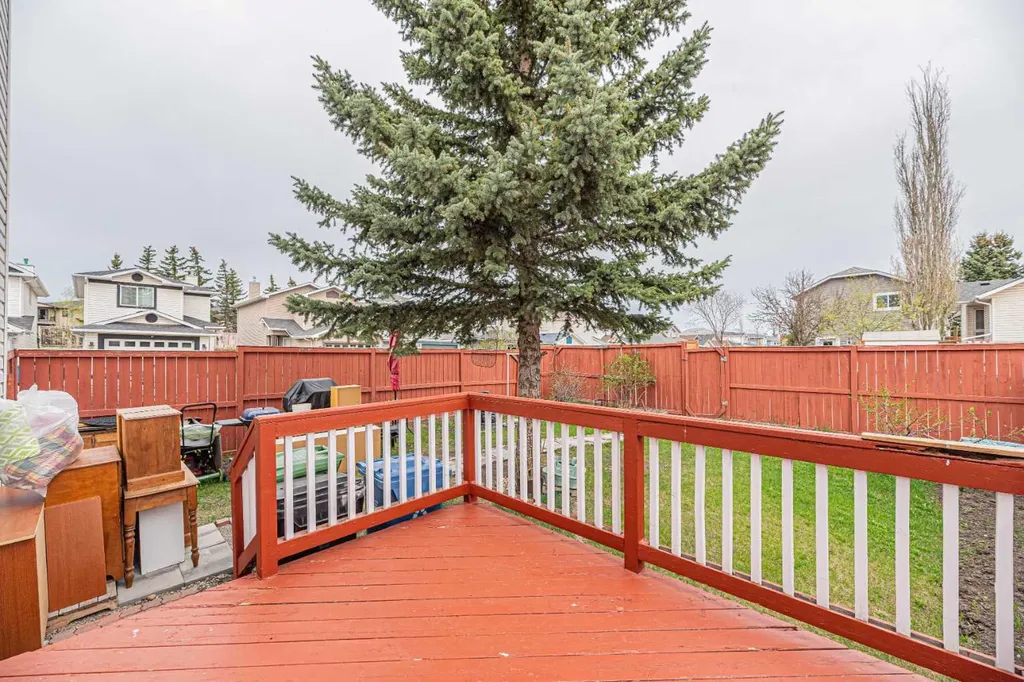 18 Coral Springs Circle NE Calgary AB T3J 3P4