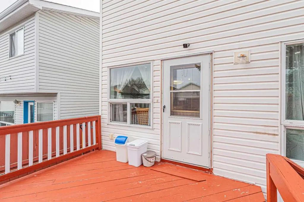 18 Coral Springs Circle NE Calgary AB T3J 3P4