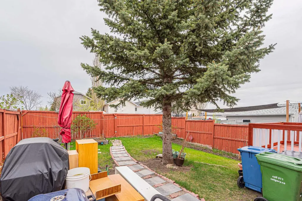 18 Coral Springs Circle NE Calgary AB T3J 3P4