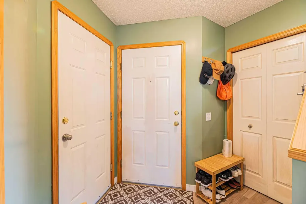 18 Coral Springs Circle NE Calgary AB T3J 3P4