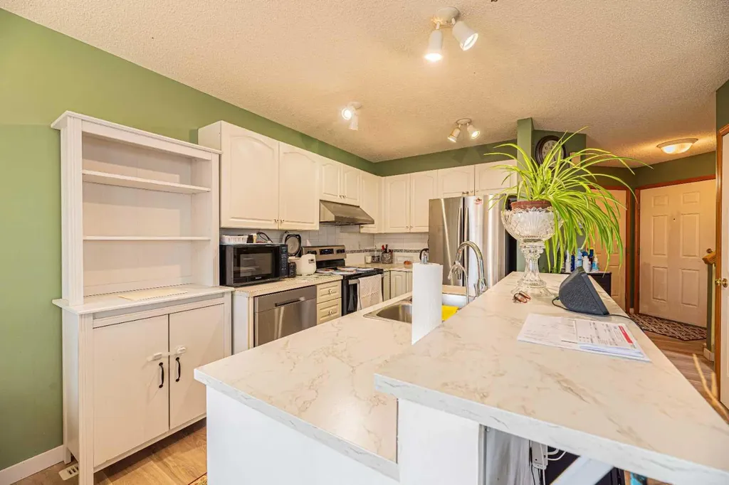 18 Coral Springs Circle NE Calgary AB T3J 3P4