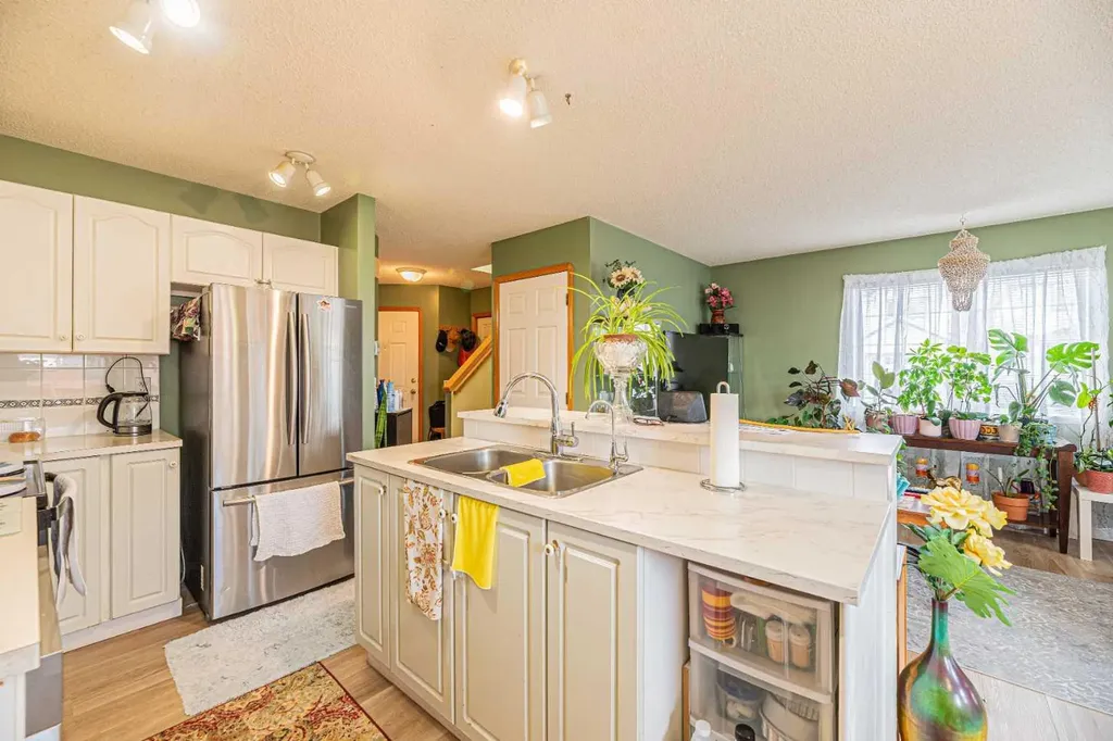 18 Coral Springs Circle NE Calgary AB T3J 3P4