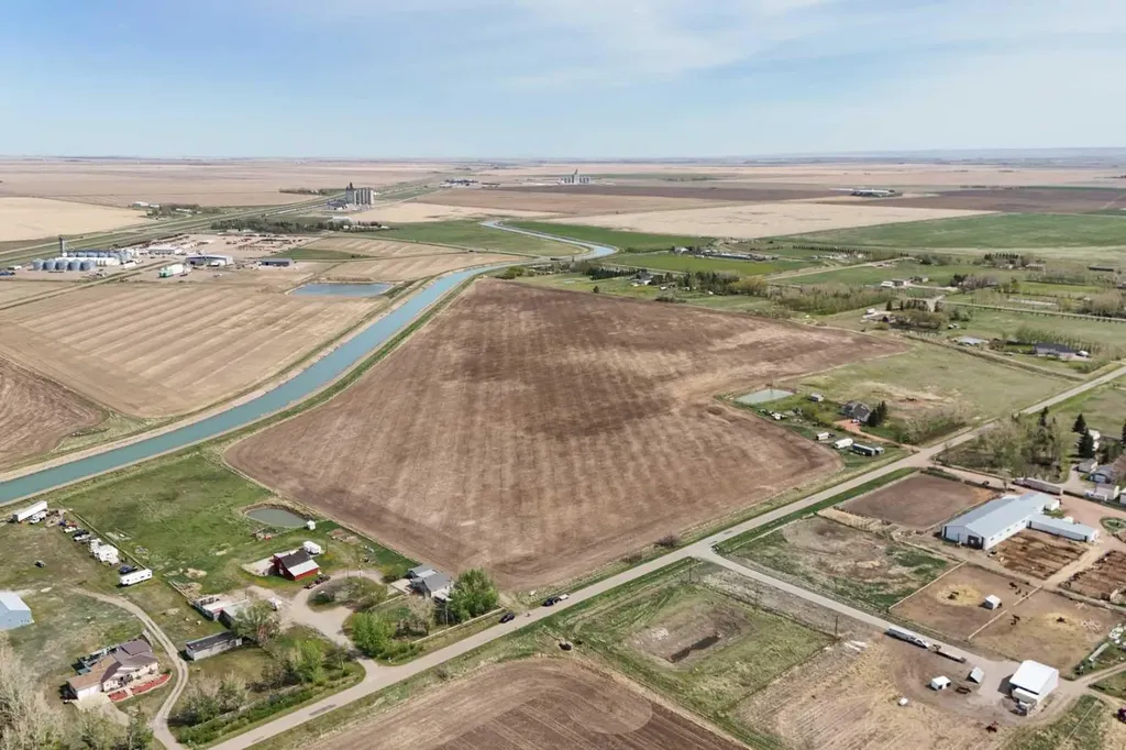 Range Road 205 Rural Lethbridge County AB T1J8G8