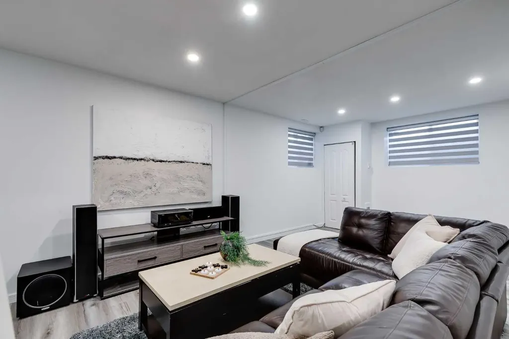 80 Canoe Square SW Airdrie AB T4B2N6