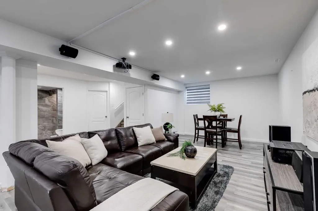 80 Canoe Square SW Airdrie AB T4B2N6