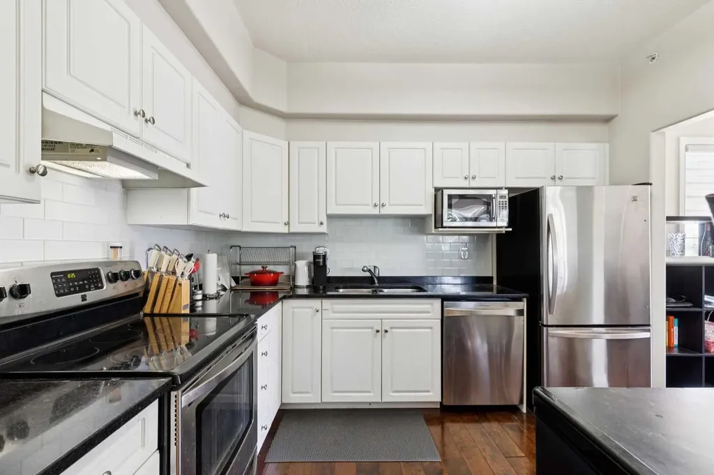 1919 31 Street SW Calgary AB T3E 2M8