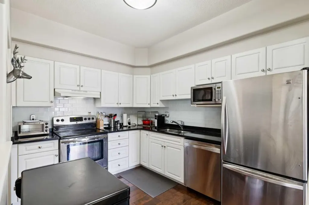 1919 31 Street SW Calgary AB T3E 2M8