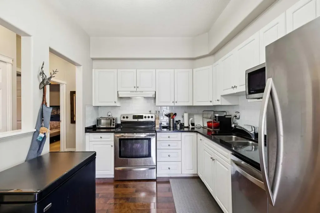 1919 31 Street SW Calgary AB T3E 2M8