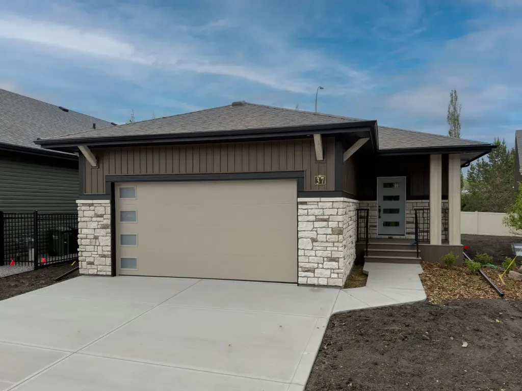 37 Terra Close Red Deer AB T4P 0T7